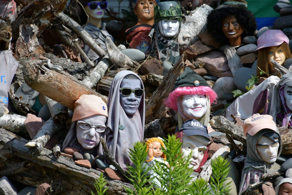 mannequin heads in roadside art, hovland, mn