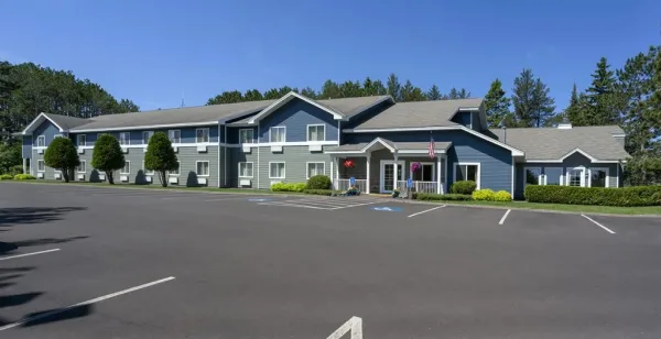 Country-Inn-Two-Harbors-Parking-Lot-Image-1024×525-1-600×308-1