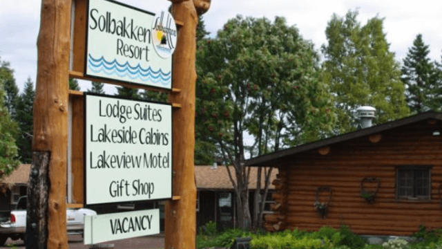 Solbakken-Resort-sign