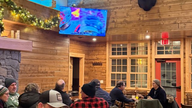 Crowd in the Northern Lights Lounge with TVs 2026-02-08 – Mindy @ GL